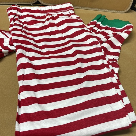 Macy’s family Christmas PJs - Picture 2 of 9